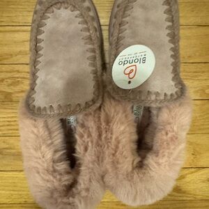 Blondo Women's Plush Slip-On Slippers in Dusty Pink